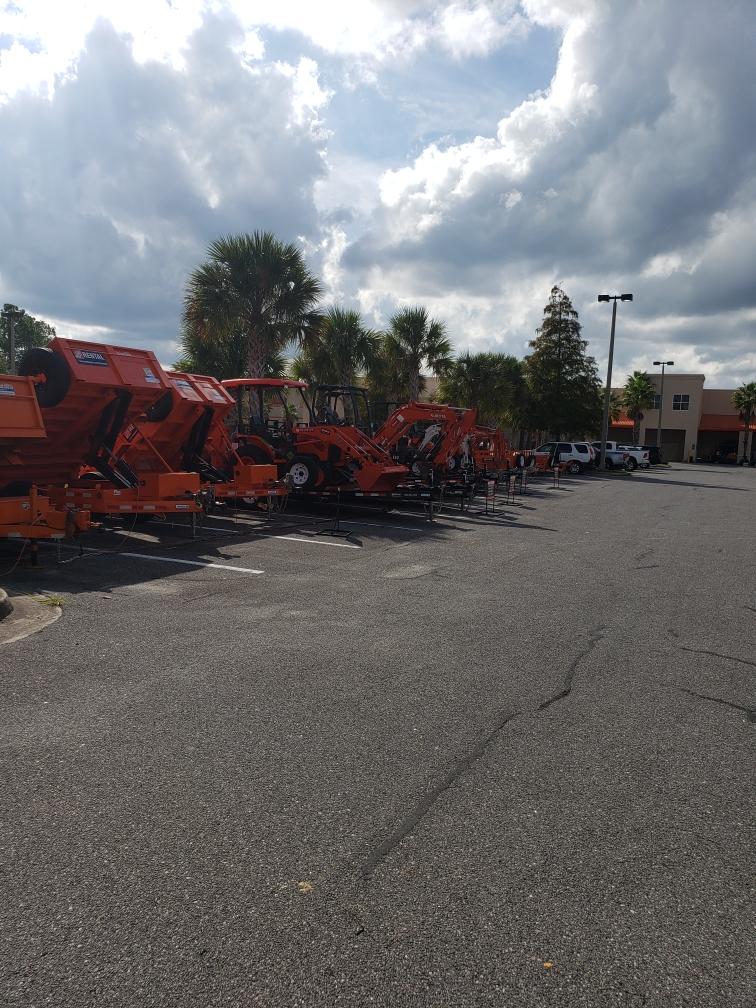DileyScott's tweet photo. Thank you Tracy and Mike!! Rearranged the parking lot @6935Depot #OrangePromise #perfectbay @EricDynesRental @AlgerChadd https://t.co/gsqbeyaeom