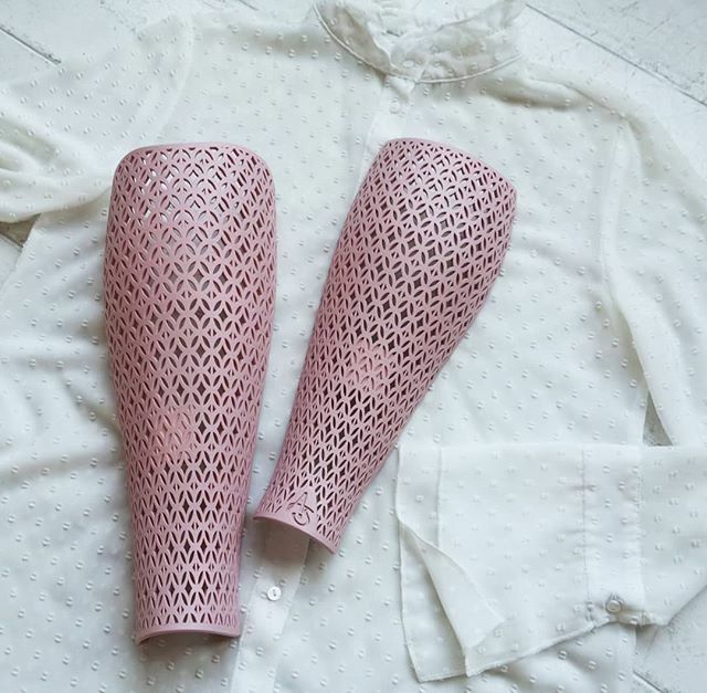 Rose Blush🌸
.
.
.
#anatomicstudios #personalized #prostheticfashion #roseblush #prostheticcover #prosthesis #prostheticleg #prosthetics #amputeestyle instagram.com/p/B4LIBC4JaWm/
