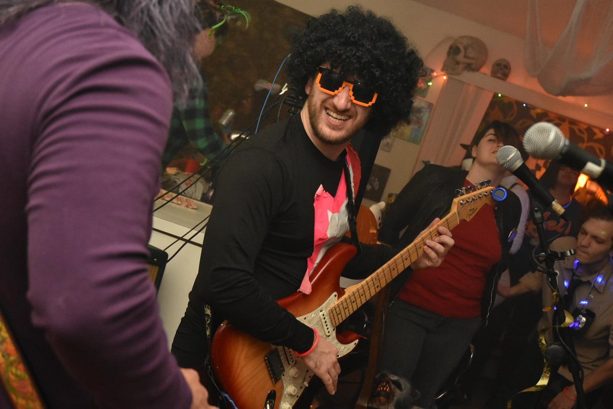 A quick thanks and ily to everyone that made this #Ghostober house haunting so amazing. 👻😘 <a href="/fakepocketsband/">Fake Pockets</a> 
@jefflindenmusic 
#TheExtensions
#JoeBizonos