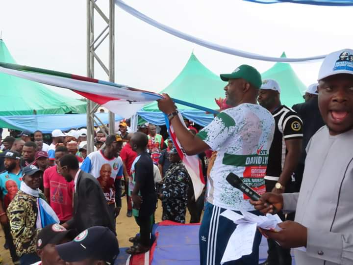 Journalist_Mind's tweet photo. BAYELSA 2019 ๐๐
The Message Is Clear " BAYELSA FOR @OfficialAPCNg " , Boss @ynabena Leading The Team . Surely APC Will Conquer Bayelsa On The 16th Of November, ๐Wait For It.
#VoteDavidLyon #NextLevelBayelsa https://t.co/7fLNFR6xUK