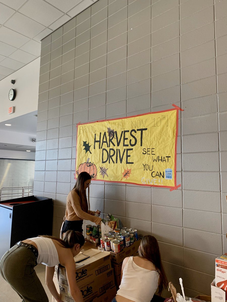 _cchsinteract's tweet photo. Collected and organized food at family feud today, thank you for coming out to help and for supporting harvest drive💛 https://t.co/VbJL5PqcBX