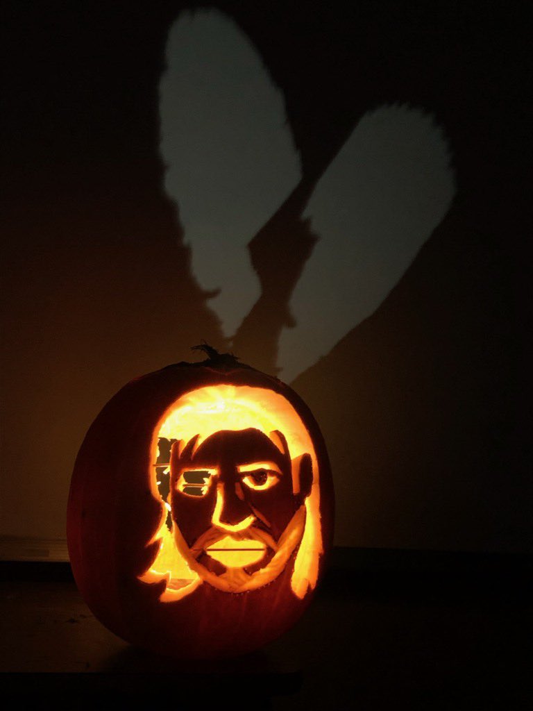 Victoria_Hayley's tweet photo. @SarahBaska‘s Billy Ray pumpkin walked so my Billy Ray pumpkin could run. peep his iconic achey breaky heart shining from the back of it 🤩 https://t.co/Loz3C5XE5g