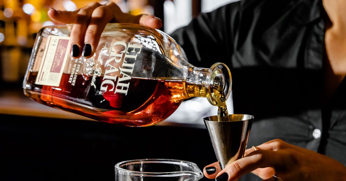 punch_drink's tweet photo. Five top bartenders reimagine the Old-Fashioned with a series of modern upgrades inspired by the unique profile of Elijah Craig Small Batch Bourbon. #punchpartner #ElijahCraigBourbon: https://t.co/ZjSGKruBka https://t.co/dnqWjlauRy