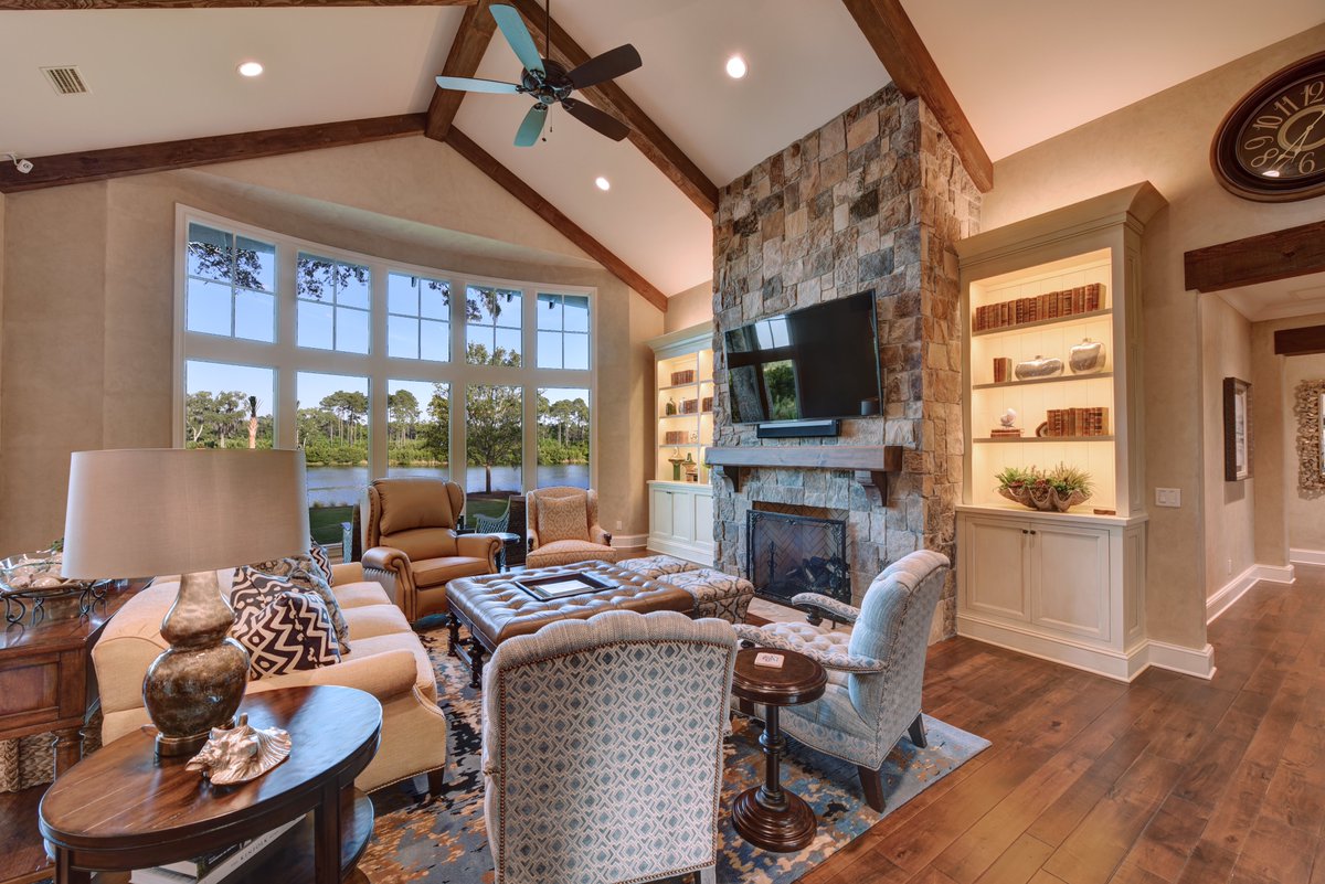 fredericaliving's tweet photo. Where will you watch the big game? The 96th annual Georgia/Florida game brings many annual traditions. Frederica Living offers the perfect setting to create your new traditions. https://t.co/NTRm5HGOpa #fredericagolfclub #stsimonsislandrealestate #coastalhomes #lakeview https://t.co/E1RsrRGzNH