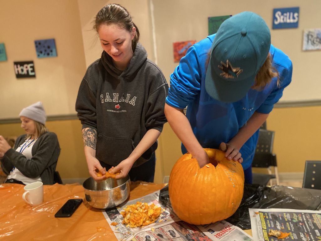 WhytecliffLearn's tweet image. Today, the youth started to get in the halloween spirit by carving pumpkins, and roasting pumpkin seeds. Members teamed up to work on carving together, and also started decorating around the building. This experience allowed for teamwork, laughter and a ton of fun! 👻🎃