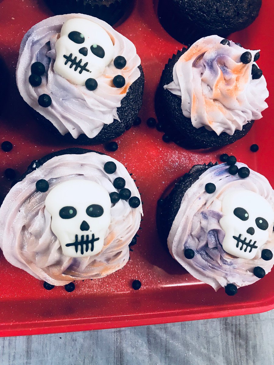 LHSSSchwartz's tweet photo. Halloween 🎃 cupcakes for sale 😋
@LHSMcCoy @LHSKleinTime @Mirbelis7 @LetoHighSchool #happyspiritweek #bestschool #gofalcons https://t.co/eaSyspQ1EK
