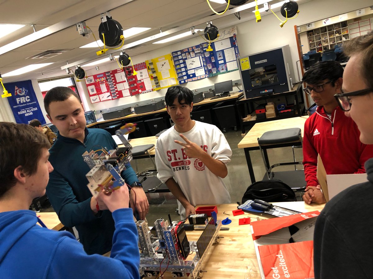 shakorobotics's tweet photo. Robot in progress...close to the finish line!! https://t.co/SnIcT9ITHI