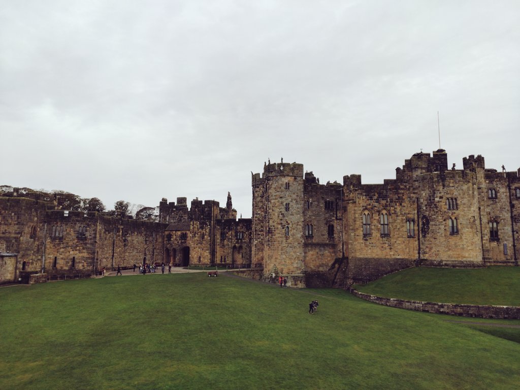 MuhammedTopdas's tweet photo. Wandered in the courtyard and got lost in the maze. Best way to spend weekend.@alnwickcastle #MGHexplore #artnouveau https://t.co/kdvHClsIxH