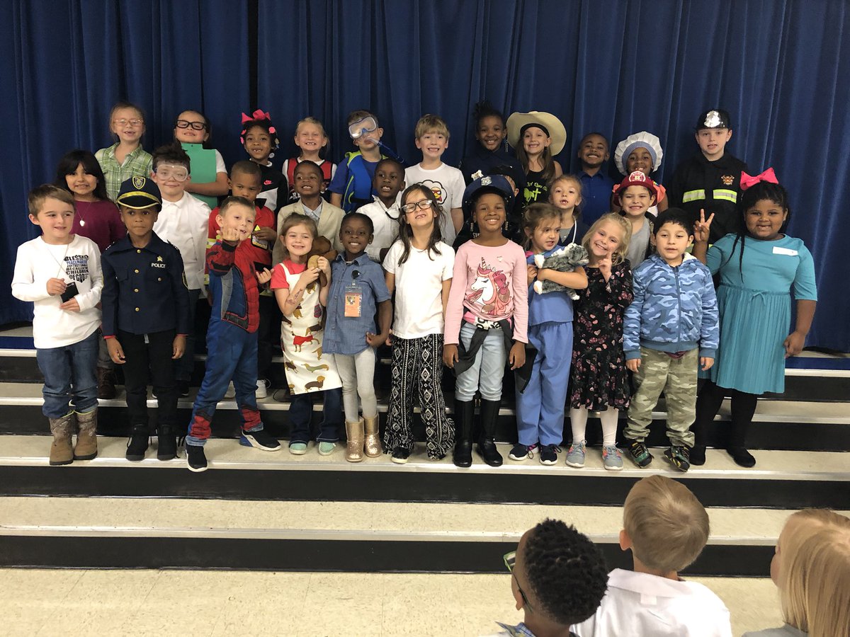 McKinneySIS's tweet photo. Red Ribbon Week - Career Day “Think All You Can Be When You Stay Drug Free”  Fireman, Policemen, Doctors, Lawyers, Nurses, Authors, Athletes #RaisingTheBar  #TeamHSES  #TeamDCS https://t.co/eLog3Z89ms