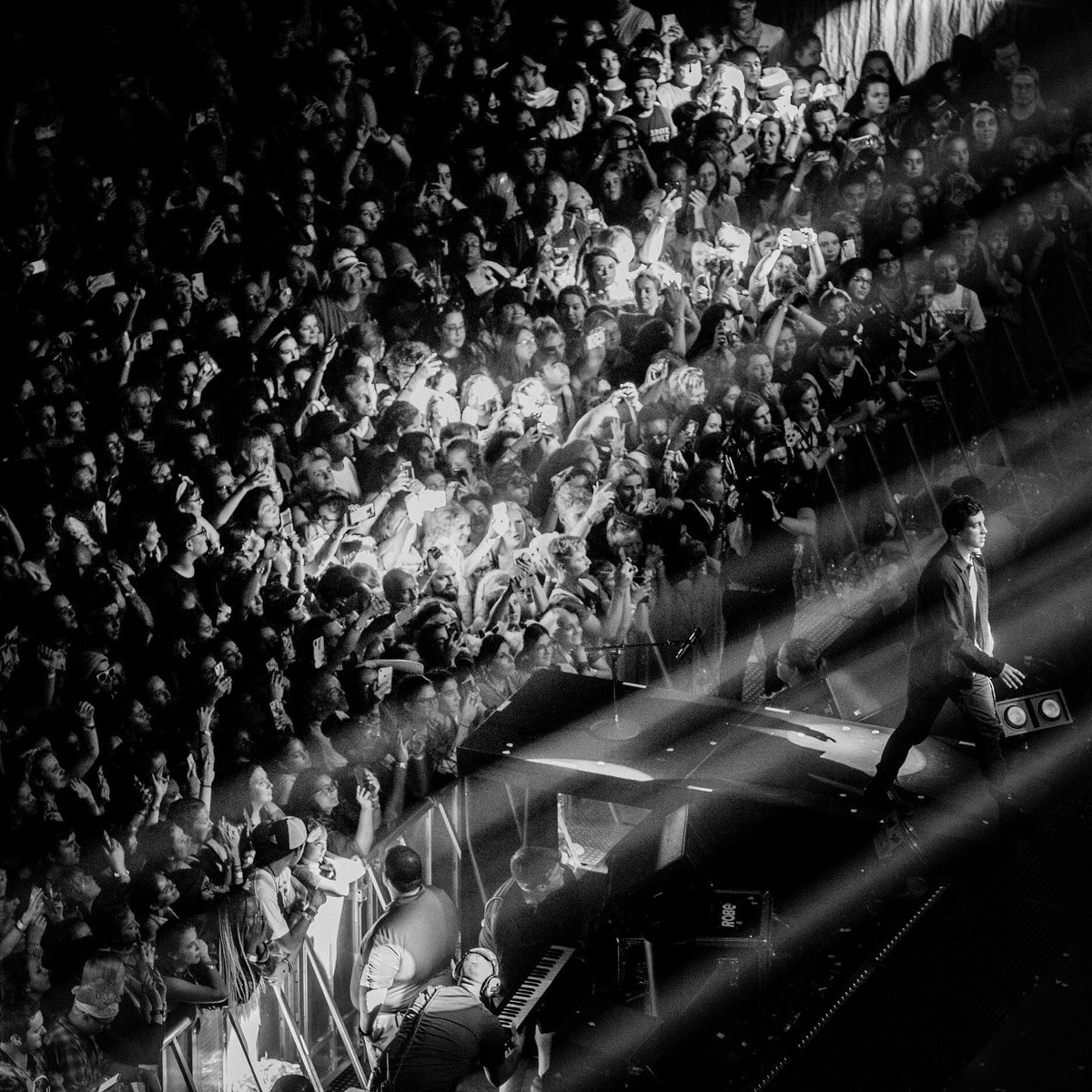 CirclingAbove's tweet photo. #BanditoTampa • 📸 Brad Heaton
#TwentyOnePilots #BanditoTour https://t.co/7tyqS8hqsB