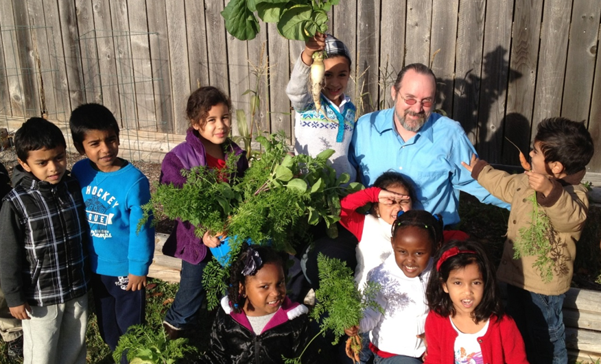 USDA_FNA's tweet photo. The #USDA #farmtoschool #F2Scensus is the only nat'l survey that examines school districts’ local food purchasing habits & garden/ag -education efforts. @USDA wants school food authorities to showcase how #F2S strengthens American agriculture https://t.co/3r2Vksnnkk #F2SMonth https://t.co/d9wZy3LLpS