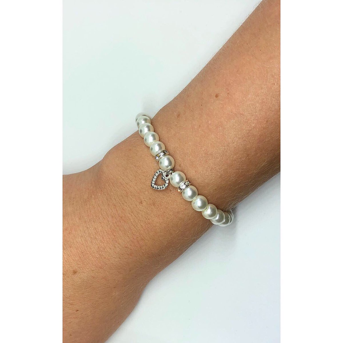 We offer a beautiful selection of bridesmaid/ mother of the bride/ flower girl gift bracelets 💕 browse today on our website byhayley.co.uk 💕 #bridemaids #bridal #flowergirl #bridesmaidsgifts