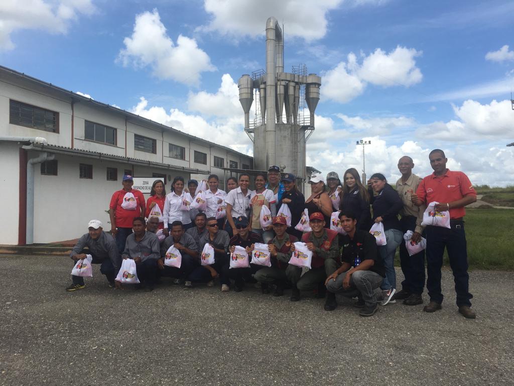 PDVSA_ETANOL's tweet photo. 🇻🇪@PDVSA_ETANOL, en sinergia con el equipo multidisciplinario que conforma el @FPNacionalMIJP del @MIJPVenezuela, activó la ejecución de Jornadas Integrales dirigidas a sus trabajadores. En esta oportunidad los edo. Lara y Anz dieron apertura a dichas Jornadas. @PDVSA 1/3 https://t.co/gFaNMDzUHl