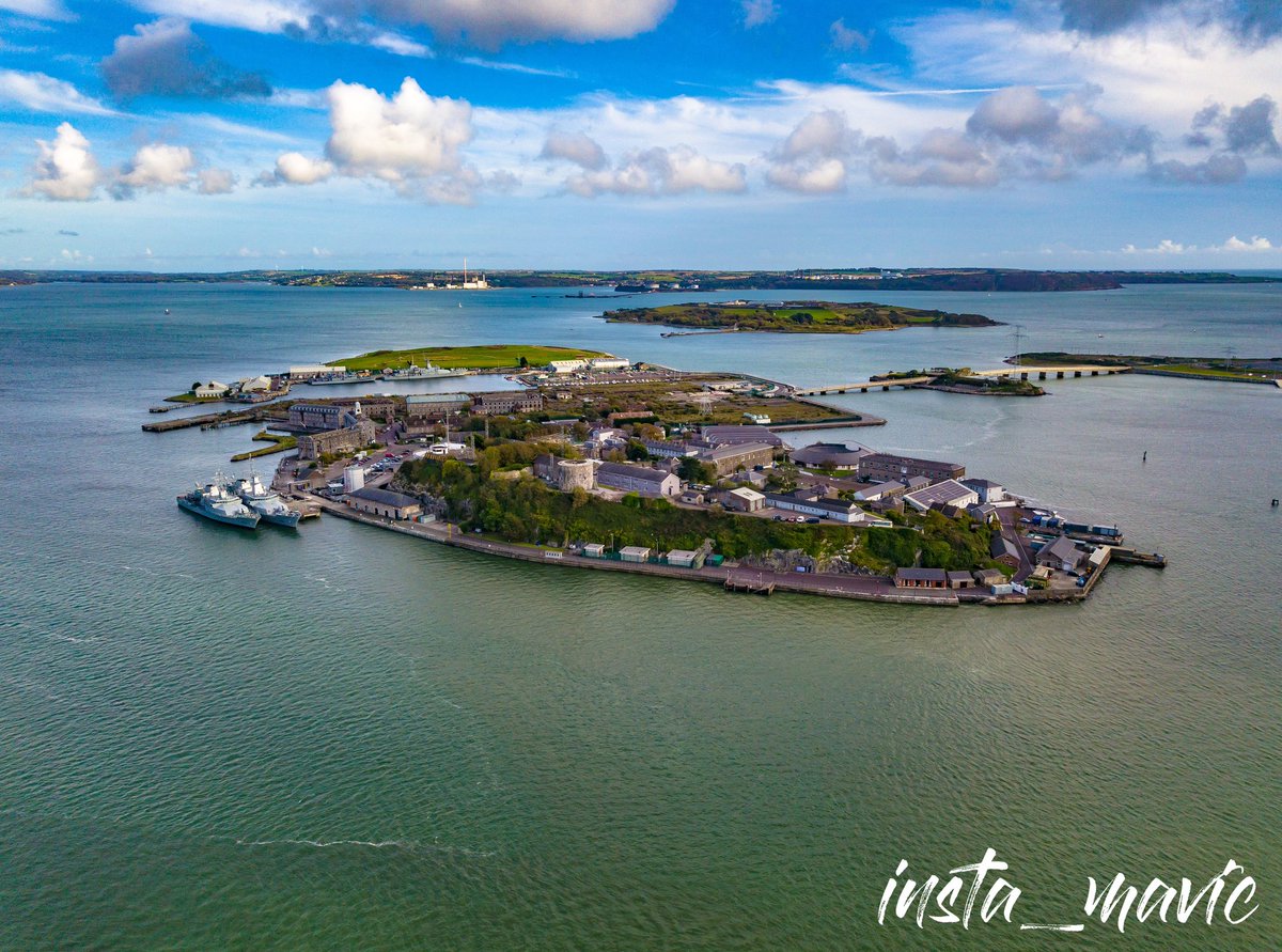 Haulbowline Island is an island in Cork harbour just off Cobh. It is the the main base and headquarters of the Irish Navel Service. It is also said to be the home of the world's first yacht club founded back in 1720.
#haulbowline
#cobh
#cork
#corkharbour
#irishnavalservice