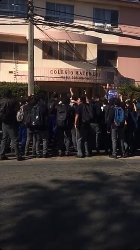 JorgeLopez2409's tweet photo. 💥En #Cerrillos los secundarios nos muestran el camino para seguir luchando🔥. Dignidad para estudiar y libertad para vivir 📣.
#QueVivanlosEstudiantes
#EstoNoHaTerminado
#Cubillos https://t.co/EgGVlVNwrQ