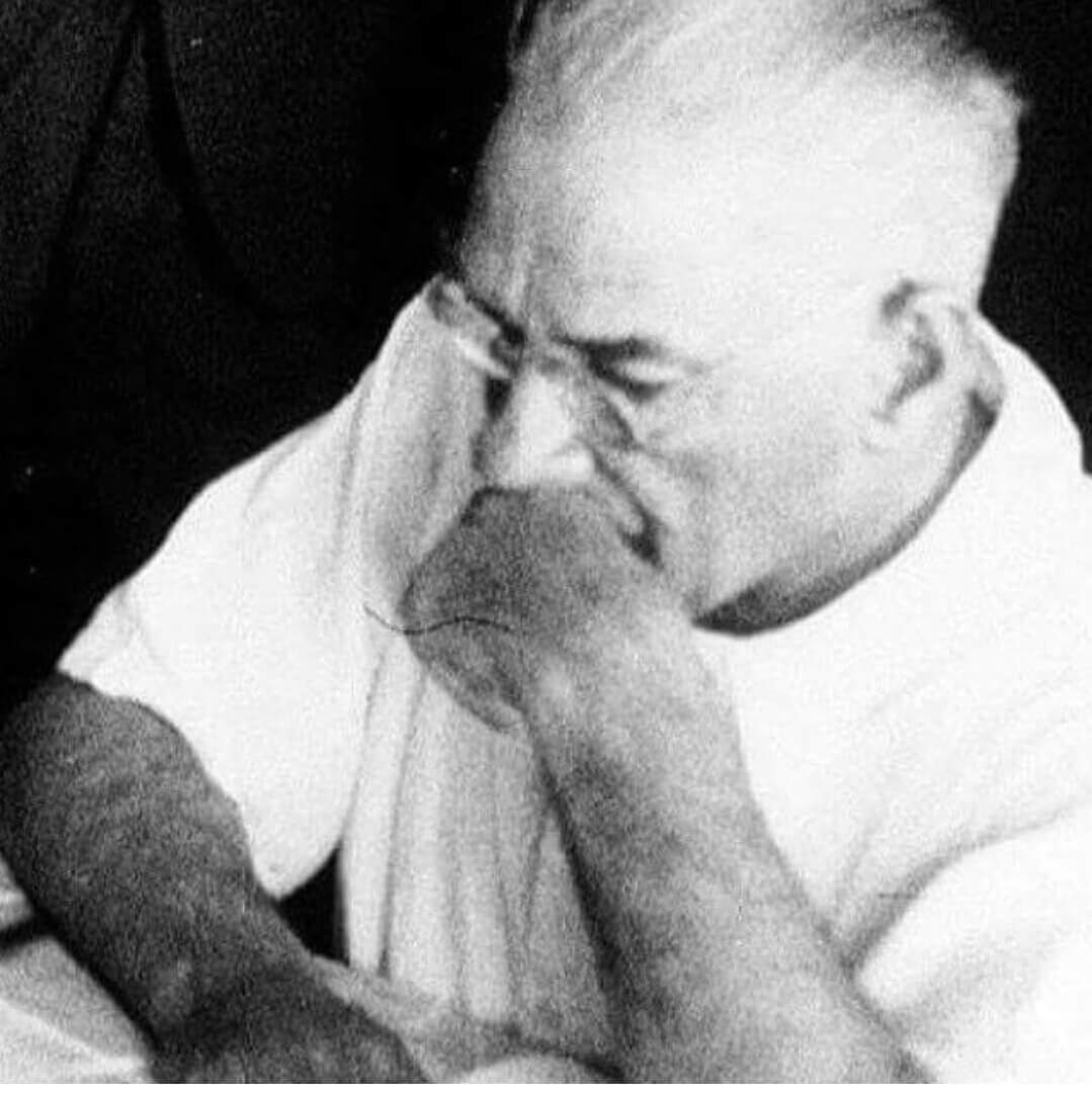 Düşünerek...
Okuyarak...
Yazarak...
Kıymetini bilerek...
#YaşasınCumhuriyet
En büyük bayramımız kutlu olsun.
Hep birlikte, nicelerine...
#29EkimTatilDeğilBayramdır
#29EkimCumhuriyetBayramıkutluolsun