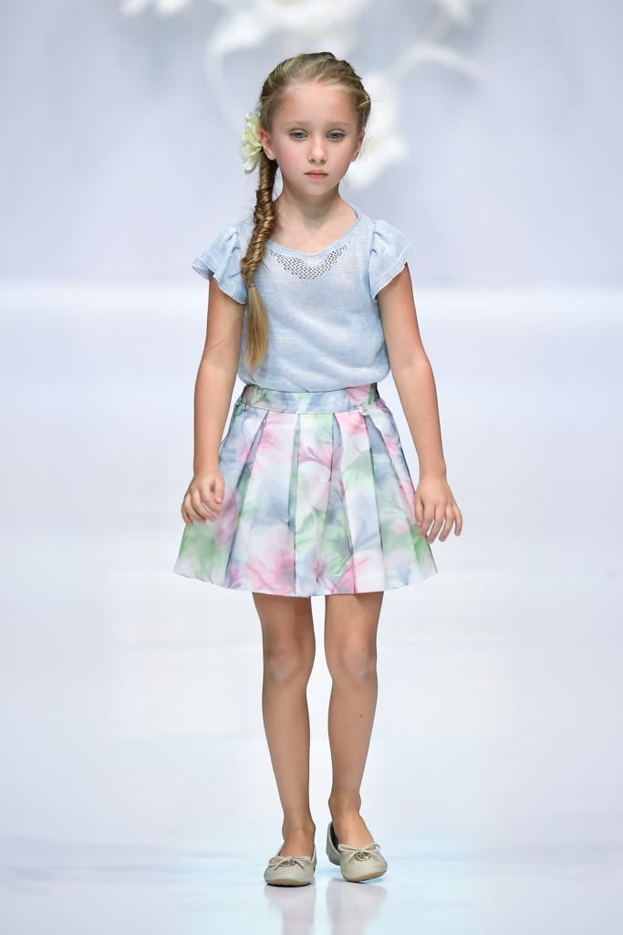 ModelingSociety's tweet image. Think your child has something special? Give them a jump start in life and help them create their future career. #modeling