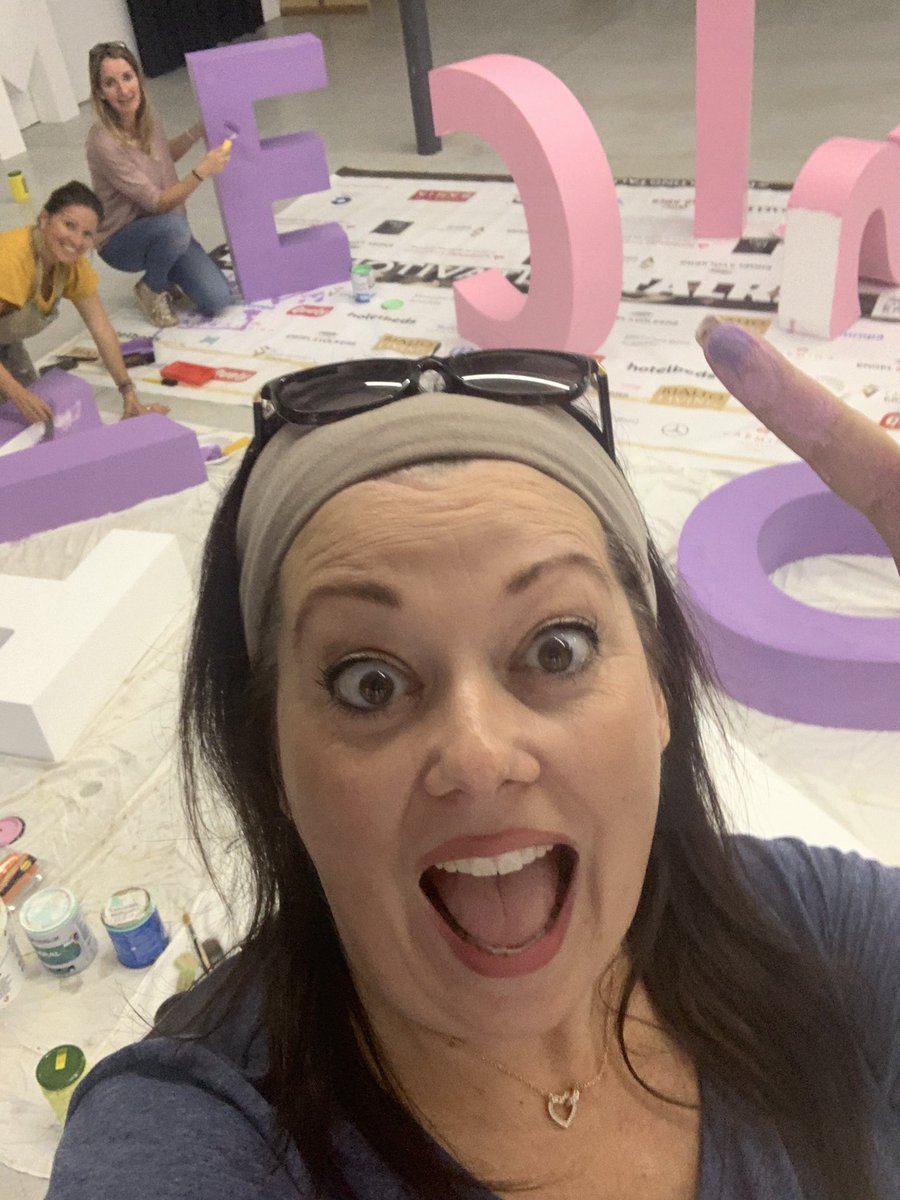 sandrallabres's tweet photo. #creativissim is coming! Hoy hemos pintado las letras del photocall y han quedado preciosas! 😍 Gracias #karinacappato #createva #franciscatruyol @incaciutat @FabricaRamis 2 y 3 noviembre ¡no te pierdas el 1r salón de Manualidades & #DIY de Mallorca! #firadelart #dijousbo2019 https://t.co/PJ7G4VNjlW