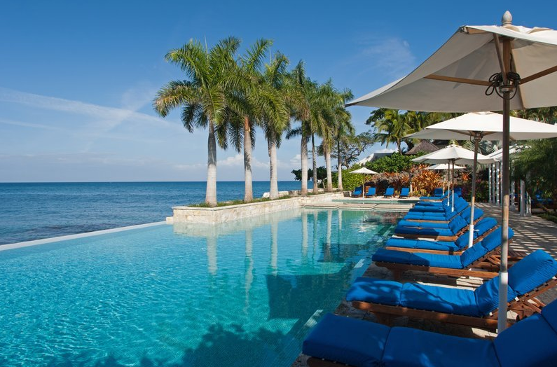 CanlinkTravel's tweet photo. One of the best seats in the house  @RoundHillResort 
#infinityviews #poolview #poolside #luxuryjamaica #roundhill https://t.co/5cFc7NIxRt