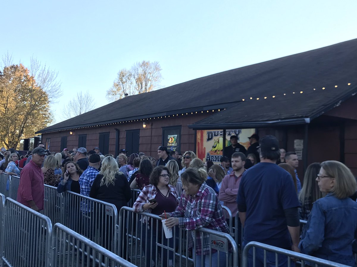 995wgar's tweet photo. 15 minutes until doors! #WGARth https://t.co/xQjeHEu6s5