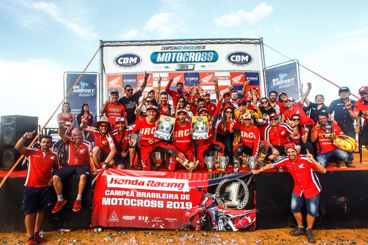 hondaracingbr's tweet photo. FOTOS - Jetro Salazar é campeão brasileiro de motocross nas categorias MX1 e Elite MX.

📷 Idario Café/Mundo Press https://t.co/YuDGqrgboX