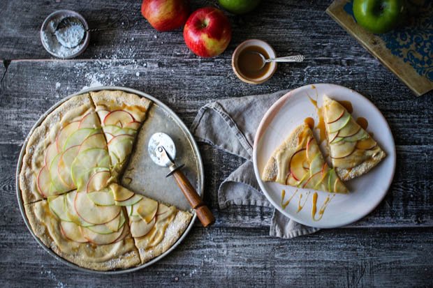 NEW RECIPE!!! #Glutenfree Easy Apple Dessert Pizza with fresh sweet &amp; tart <a href="/Stemilt/">Stemilt Growers</a> apples! this one is pure fall bliss for your tastebuds! thismessisours.com/easy-apple-des… #ad