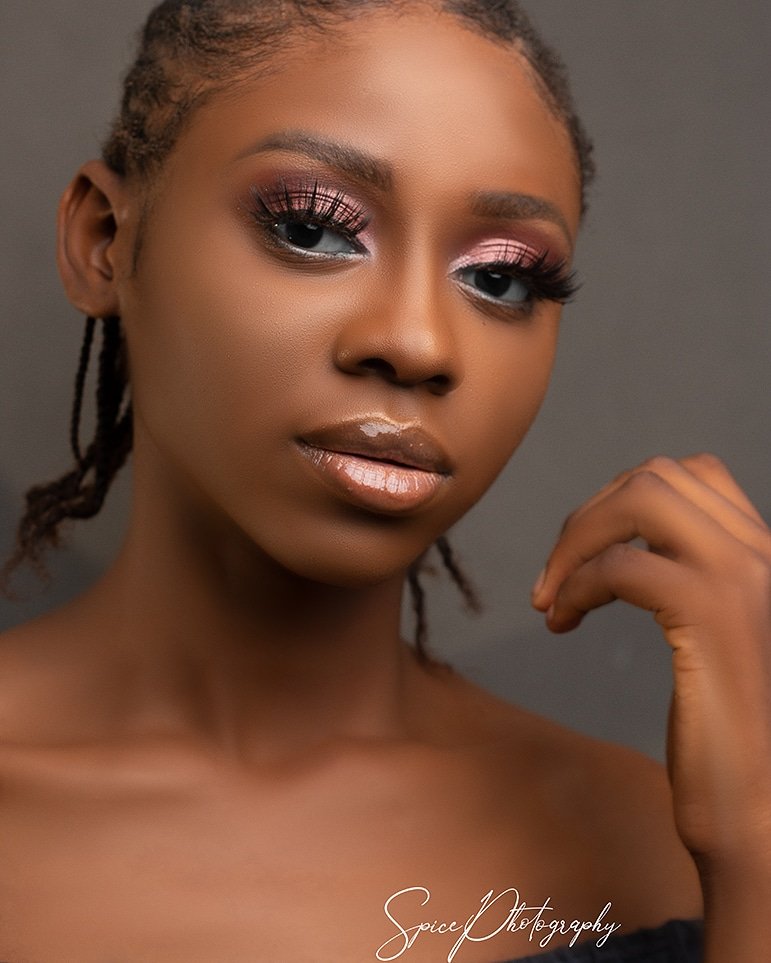 SpiceStudiosng's tweet photo. N A T U R AL π¦π¦π¦ beauty shoot with @dera_ugoalah
Mua: @shosglam π·: @manuelspice_photography
#naturalmakeuptutorial #naturalbeauty #portrait #canon #artistry #naturephotography #naija #skin #koko #retoucher #model #bbnaija #tachaakide #HeadlessMan https://t.co/xMPHixfD3d