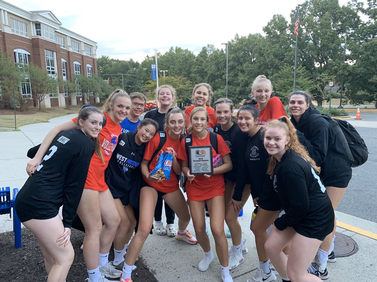 Congrats to our players who made all districts!!!!
Player of the Year: Parker Hartzell 
1st team all-conference: Annika Munson, Olivia Blondin, Victoria Blaylock
2nd team all-conference: Emily Dorn, Samantha Dorn
Honorable Mention: Lauren Koelsch