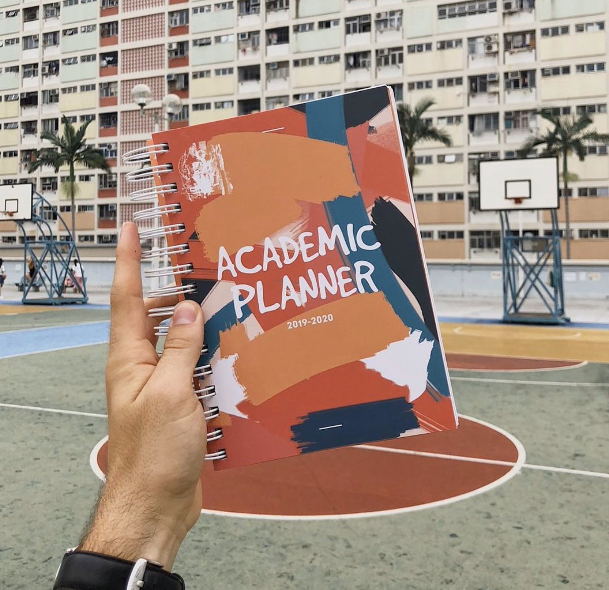 jackbenedwards's tweet photo. GIVING AWAY A *sold out* INK OUTSIDE THE BOX ACADEMIC PLANNER FOR FREEEEE

To win:
✅ RT this tweet
✅ Make sure you’re following me
✅ Reply to this with #InkOutsideTheBox and an orange emoji as many times as you like (more tweets = more entries)

Good luck!!

#brandfounder https://t.co/sYQS8Zv25v