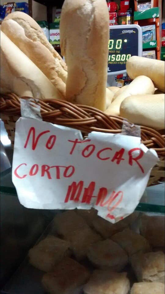 SuperPichon_'s tweet photo. Para cortar el clima post elecciones. Manden fotos bizarras del chino amigo https://t.co/7xrzaJId8l