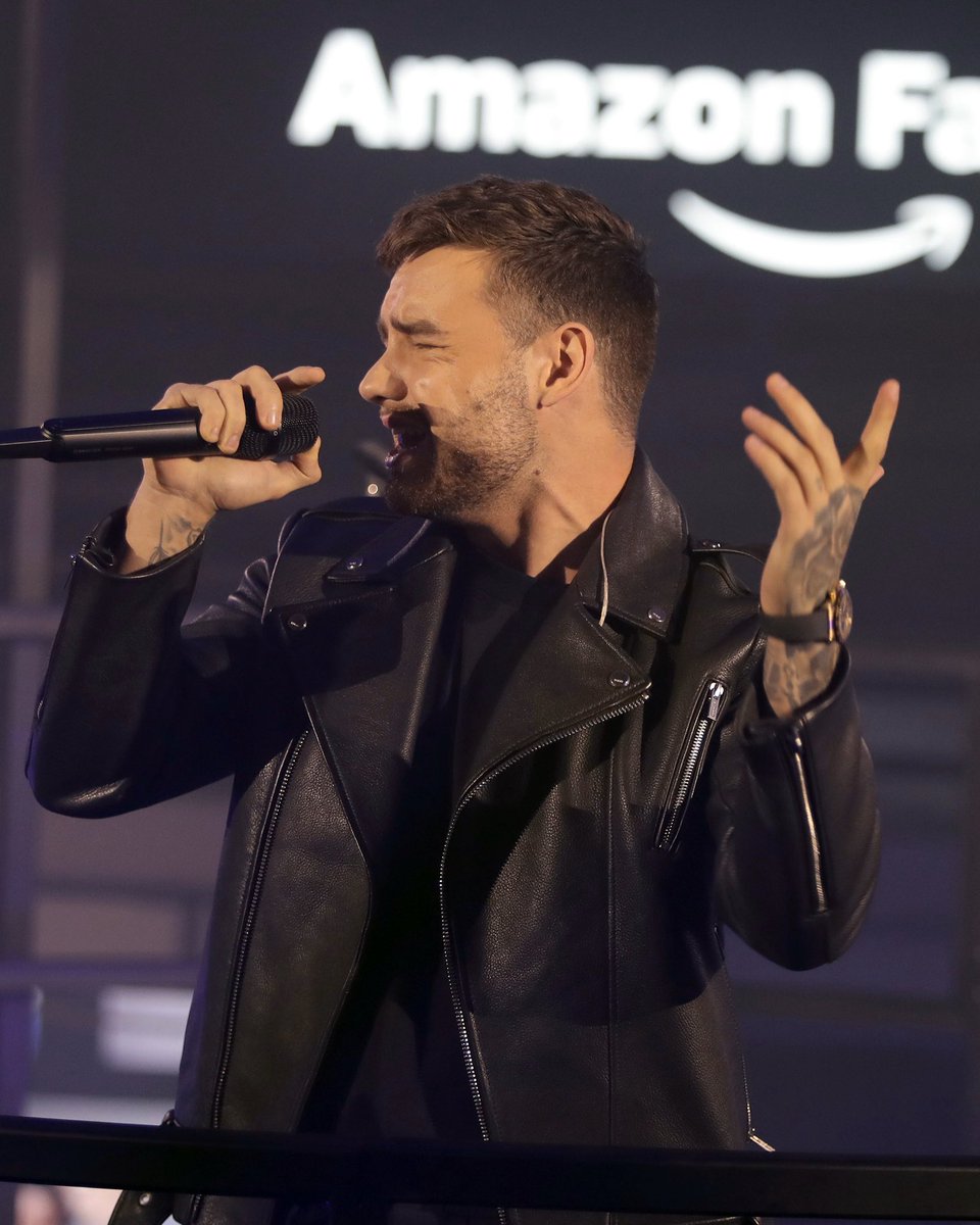 Liam_PayneSPN's tweet photo. 📸 || Liam ha subido estas fotos a su cuenta de Instagram de su actuación en el evento #DestinationDenim en Berlín.
- via liampayne (IG), 28/10/19 https://t.co/N1H2y7cPtR