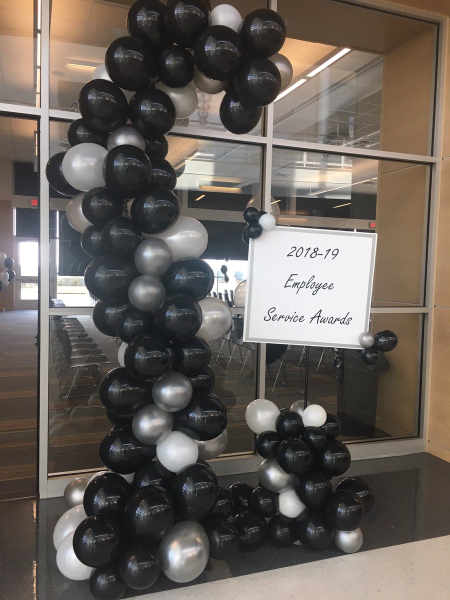 jennifer_hines's tweet image. Getting ready to honor 190 @tylerisd employees for their 10, 15, 20, 25, 30, 35, and 40 years of service!!! #TylerISD #honoringteachers #FW2