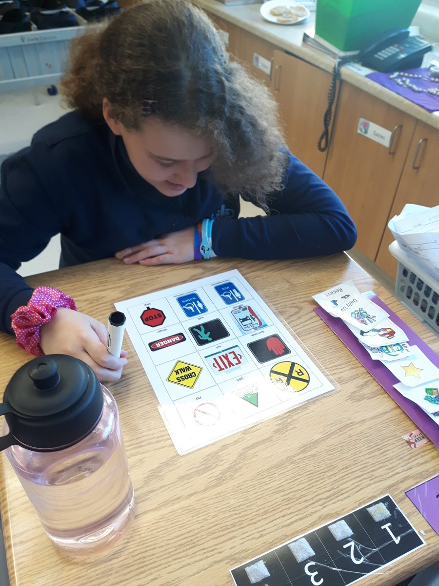 MissJFernandes's tweet image. Reading menus and signs in the community! #FunctionalLiteracy #FunctionalSkills @HolyRosaryM #WeAreHRM