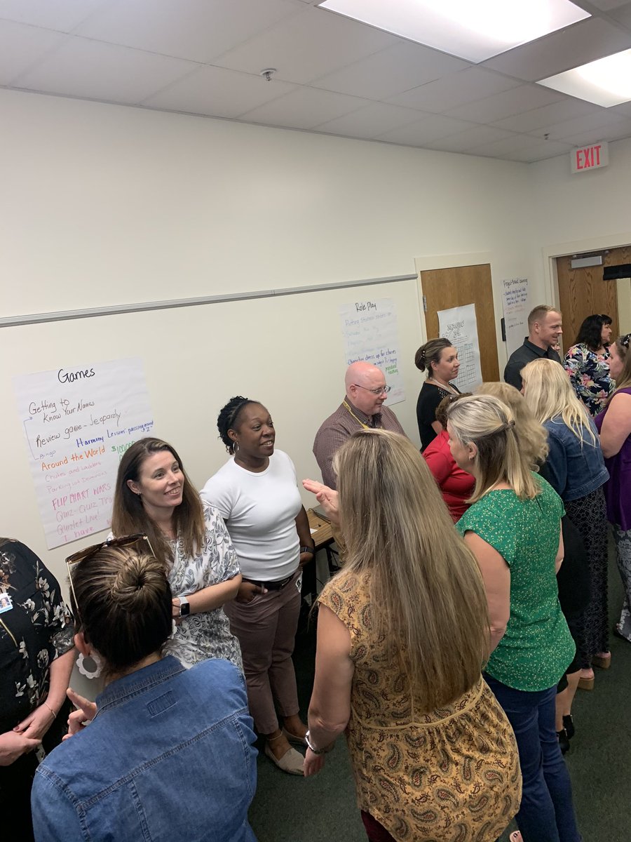 CMahaney123's tweet image. We had the chance to start the week with some amazing T’s and district leaders @ VCS Presenters’ Academy! @mrroa #VCSLEARNS #VCSPRESENTS