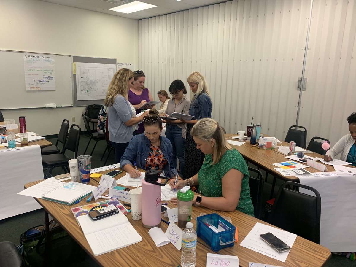 CMahaney123's tweet image. We had the chance to start the week with some amazing T’s and district leaders @ VCS Presenters’ Academy! @mrroa #VCSLEARNS #VCSPRESENTS