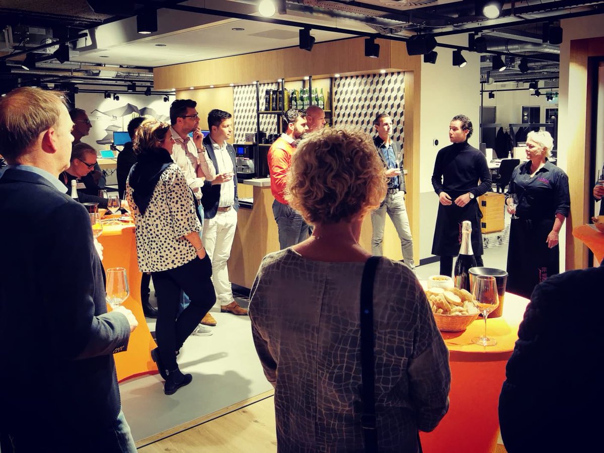 OndernemendLL's tweet photo. Bezoek aan Kantoor van de Toekomst ING #ondernemendll meer foto’s op Instagram en Facebook! https://t.co/ej3pREtJye