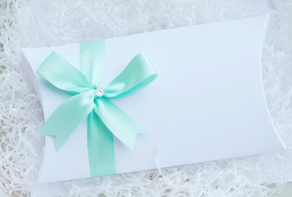 myfavorcreats's tweet image. Large pillow box favours tied with a satin bow #pillowbox #favours #favourbox #madetoorder #bespoke #myfavoritcreations
