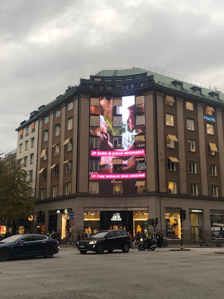 hollyyy we on a building <a href="/juliamichaels/">ؘ</a>