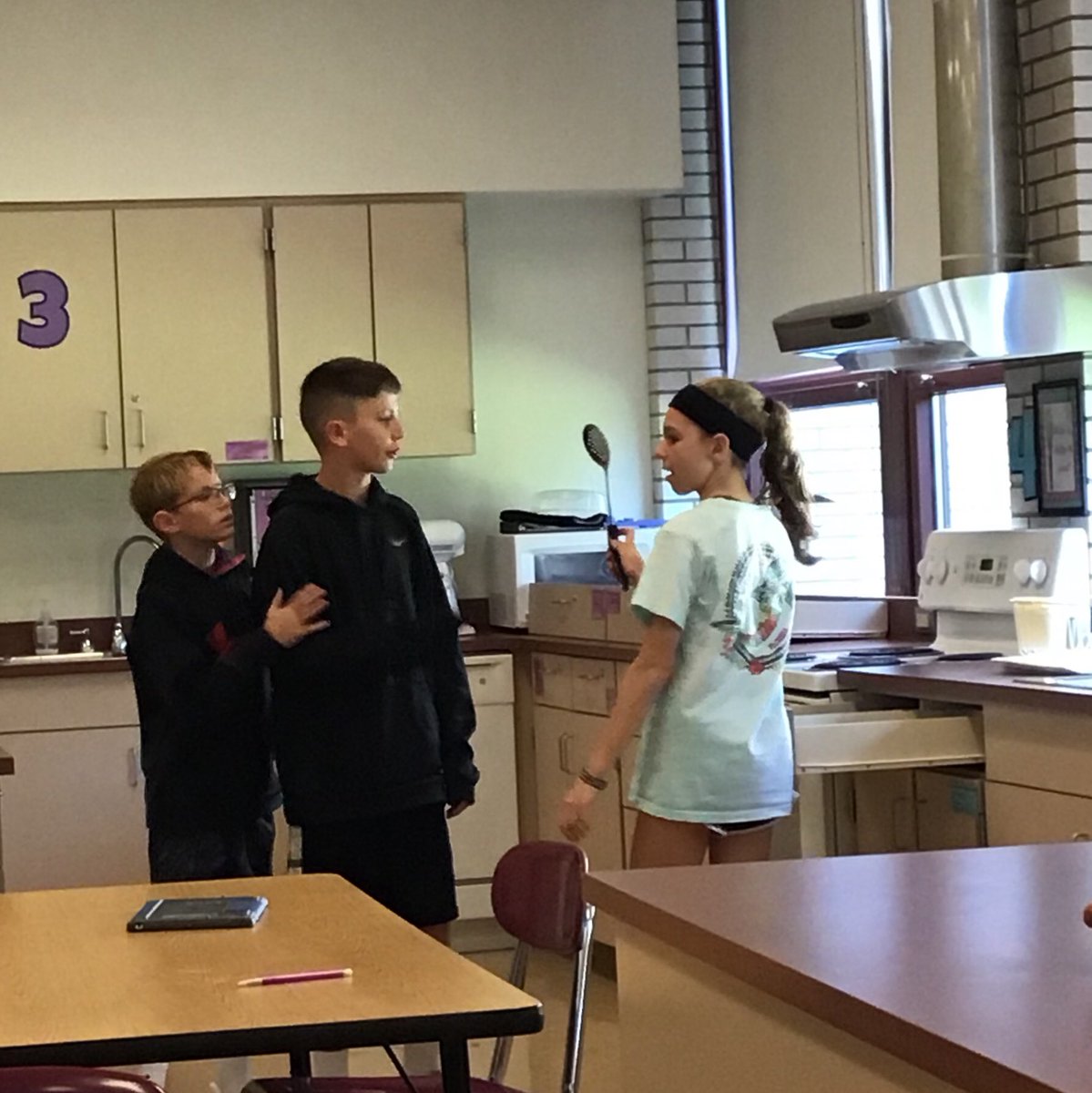 Mrs_Senkoski's tweet photo. First day in the kitchens for 6th grade. We are learning about different kitchen tools & finding them in our kitchens. Our first lab on Thursday will be easier now that we know where everything is! #FoodsLab #KitchenTools #ScavengerHunt #Teamwork #YoungChefs #KidsCookMonday https://t.co/rQbN90tCPA
