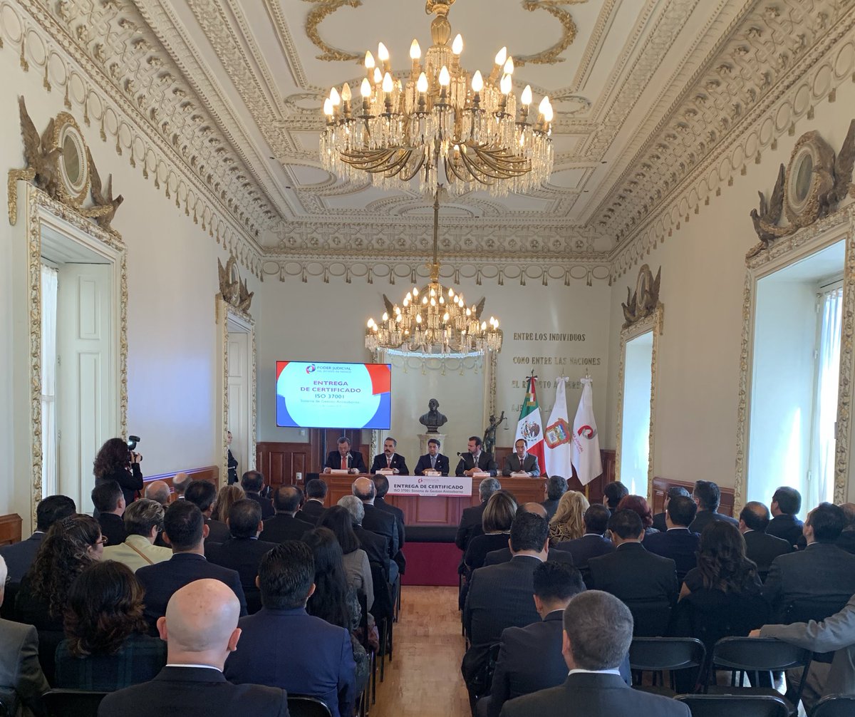 Comparto con orgullo que hoy, el <a href="/PJEdomex/">Poder Judicial Edomex</a> se convirtió en el primer Poder Judicial del país en recibir el certificado ISO37001 por contar con Sistema de Gestión Antisoborno. Agradezco la presencia como testigo de honor de <a href="/Javier_Vargas_Z/">Javier Vargas</a> secretario de la <a href="/ContraloriaGEM/">Secretaría de la Contraloría del Estado de México</a>.