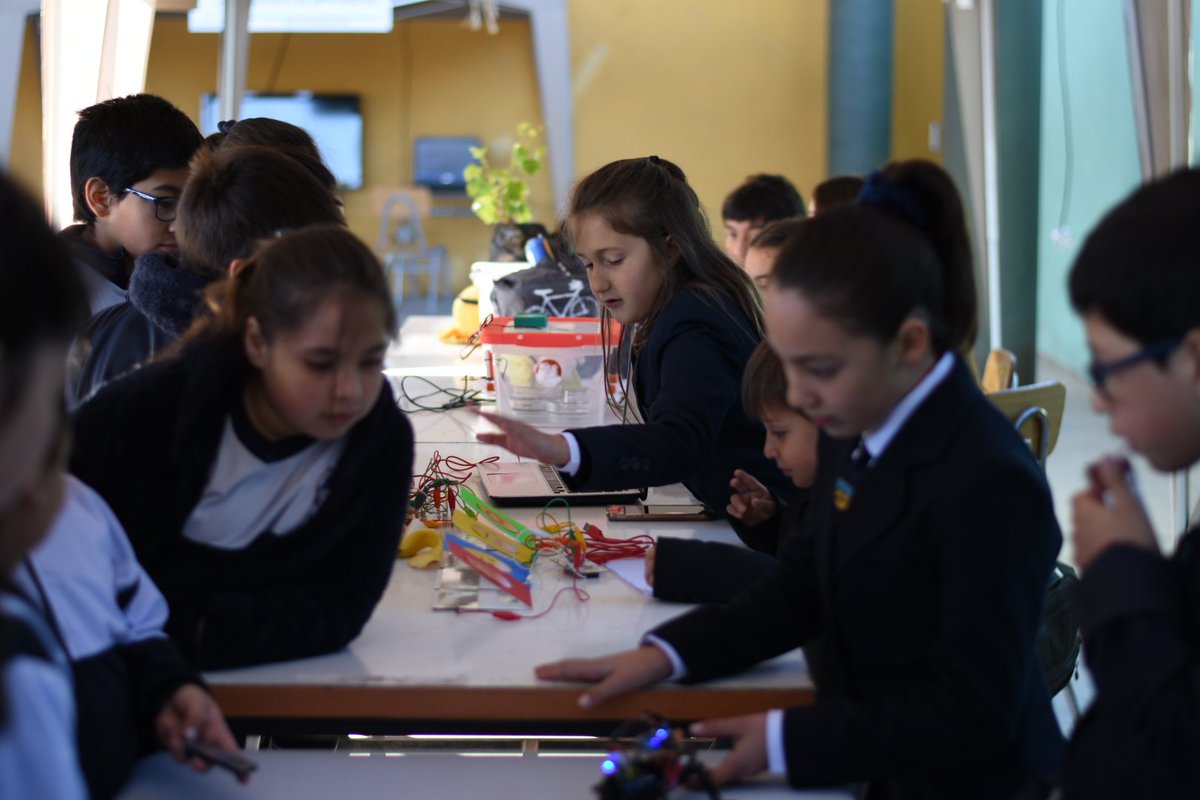 Primer día de ICT en <a href="/Manquemavida/">Colegio Manquemávida</a> mostrando nuestros talleres DICE de Robótica y <a href="/makeymakey/">Makey Makey</a> programando con Scratch. 
#dice #unco2019 #robotica #programación #makeymakey #scratch