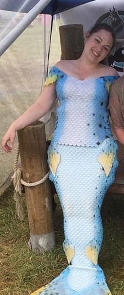 MrsDotts's tweet photo. Happy #mermaidmonday! As a reminder, my #professionalmermaid #mernation tail and top are for sale for $1100 USD. https://t.co/Mi0PkVjcrS