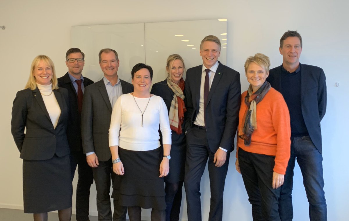 Tack finansmarknadsminister Per <a href="/Bolund/">Per Bolund</a> för ett bra möte idag kring villkor och förutsättningar för kooperativa och ömsesidiga företag. Med på mötet var representanter från SKB, 
<a href="/hsbisverige/">HSB</a> <a href="/riksbyggen/">Riksbyggen</a> <a href="/lrfsverige/">LRF</a> <a href="/okekonomisk/">OK ekonomisk</a> @arbetsgivar_kfo
#svekoop #hållbarhet #svpol