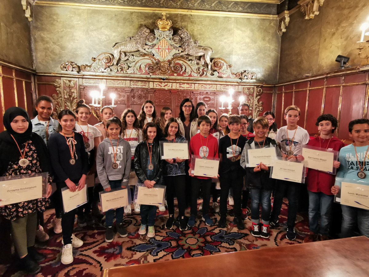 aj_vic's tweet photo. 👫 Queda constituït el nou #ConsistoriInfantil de #Vic pel curs 2019-20. Enguany té l'encàrrec de treballar per reconvertir un dels parcs de la ciutat seguint criteris de #sostenibilitat, #accessibilitat, #funcionalitat i #inclusió https://t.co/v514H95Pae