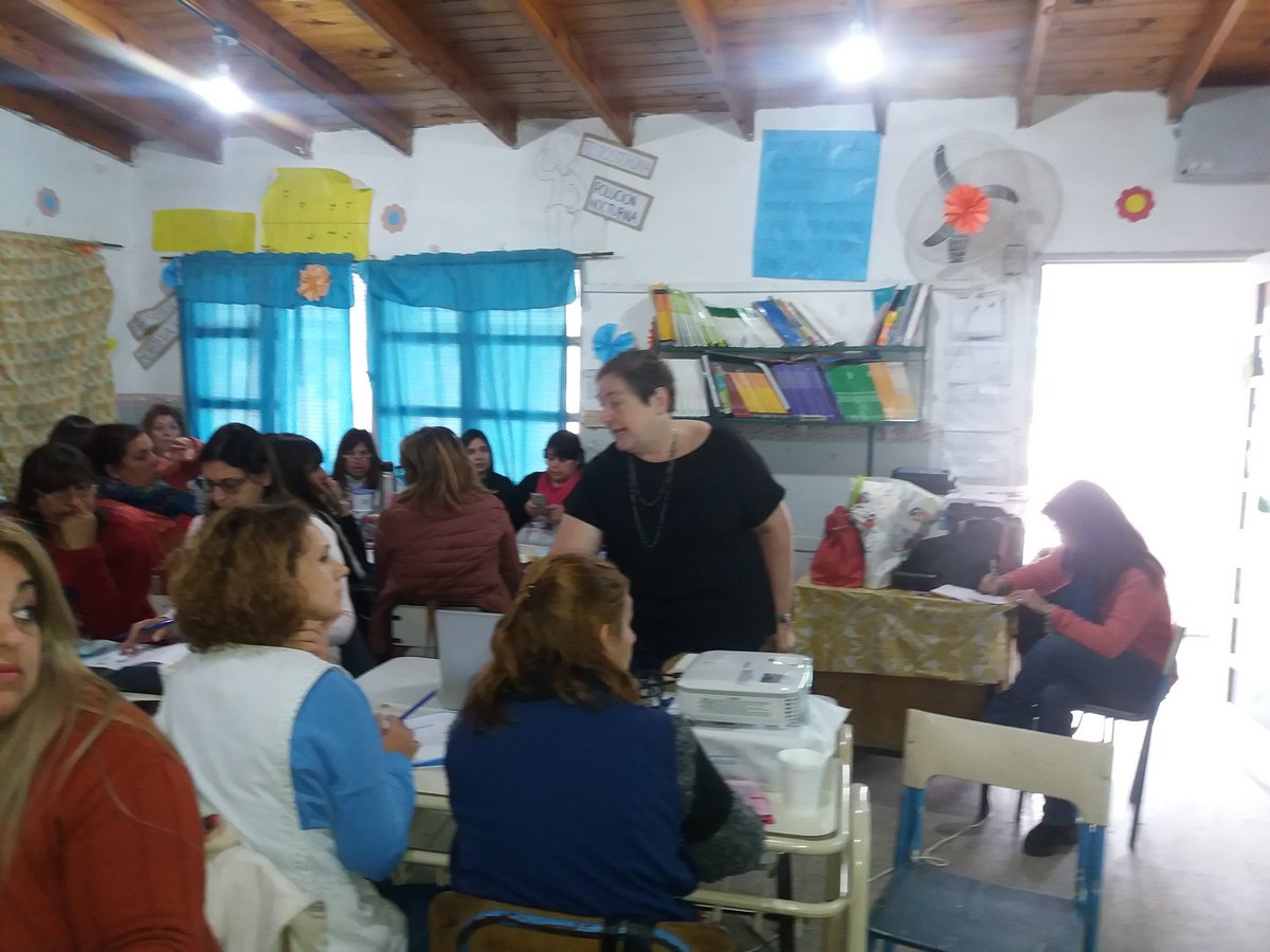 CIIEJCPaz's tweet photo. Cierre de la Capacitación en servicio "Aprender matematica" en la Escuela Primaria n° 10 y la presencia de la ETR Adela Ortelli y la Sra inspectora Claudia Oses @BAeducacion @iglesiasvaleria @PrimariaBA @ademarga @9Jefatura @VicZorraquin @BAFormacionDoc
#Aprendermatematica https://t.co/EZHhsb7Oeg