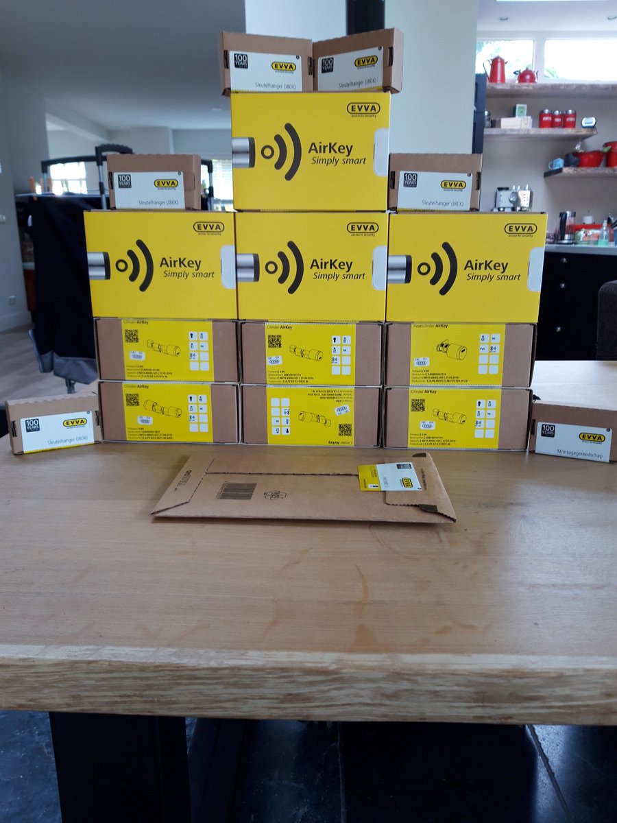 We gaan bij <a href="/RUVOENK/">Politiekeurmerk RUVO</a> wederom een ondernemer blij maken met een <a href="/evvanederland/">EVVA Nederland BV</a>  toegangscontrole. In dit systeem leveren we 1 en 2 zijdig gecontroleerde cilinders,  hangsloten, hevelcilinder en tags. Al deze mooie onderdelen kunnen uiteraard ook met de telefoon bediend worden.