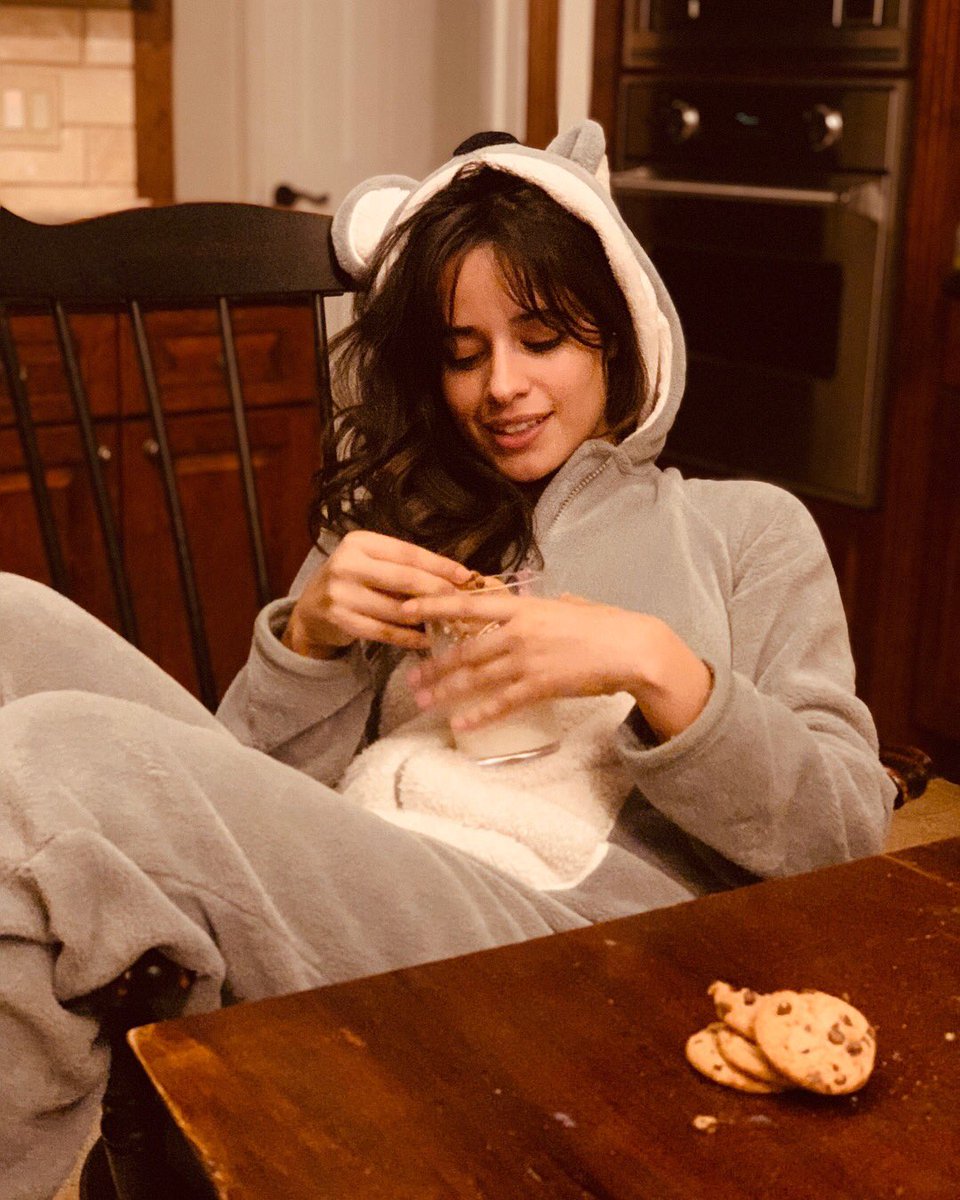 kccthrowbacks2's tweet photo. October 21st, 2018 - Camila posted on Instagram #2 https://t.co/xrnMx5E7Sn