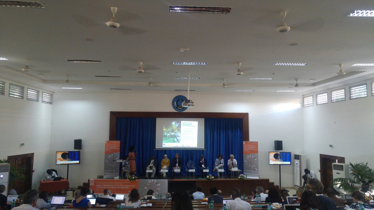 auf_org's tweet photo. #Colloque2019 présentation par Mme #ClaudeBorna du #CampusNumérique @SemeCity qui fonctionne autour de trois piliers #innovation  #coconstruction et  #prototypage...avec un focus sur des projets permettant le passage à l'échelle et la réplicabilité https://t.co/hZX4tWoE98