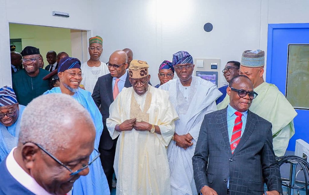 raufaregbesola's tweet photo. I congratulate my leader and national leader of the APC, Asiwaju Bola Ahmed Tinubu, on conferment of Doctor of Public Administration (Honoris Causa) by Afe Babalola University (ABUAD), Ado-Ekiti, at the 7th convocation ceremony of the institution.
📸 @ibjamiu321 https://t.co/xrTaHIZ9Fa