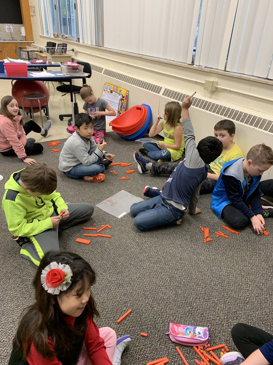 Glenwood4SV's tweet photo. Using base 10 when subtracting to communicate our understanding of regrouping #knowable #thinkers #communicators #handsonmath #GlenwoodGoesGlobal https://t.co/dKge71lQD1